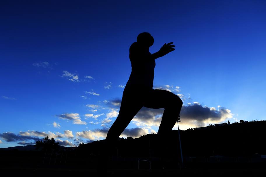 Kingston, Giamaica. Un runner si allena alle prime luci dell&#39;alba sulla pista dello stadio nazionale. Tante le motivazioni dei giovani sprinter giamaicani con l&#39;imminente ritiro di Usain Bolt. (Afp) 